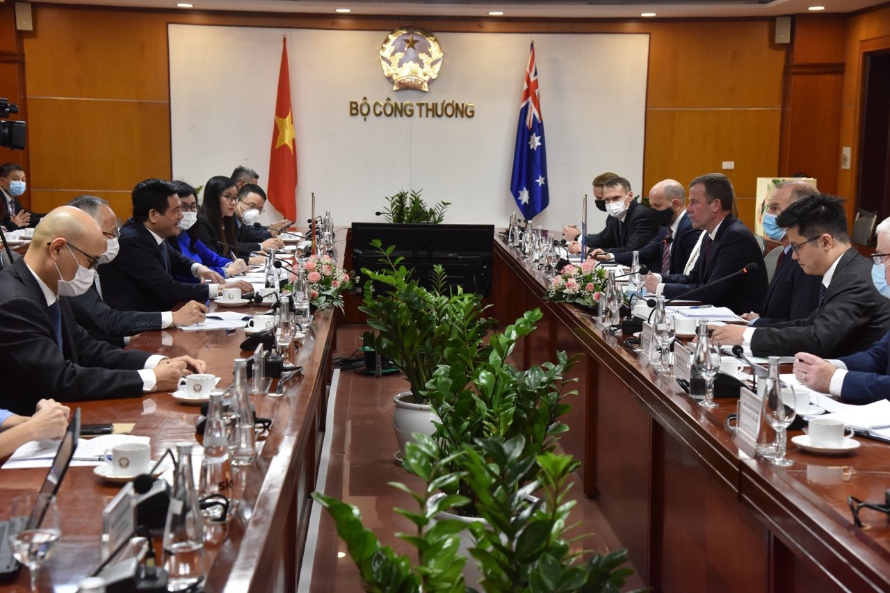  Bộ trưởng Bộ Thương mại - Du lịch và Đầu tư Australia Dan Tehan hội đàm với Bộ trưởng Bộ Công thương Nguyễn Hồng Diên